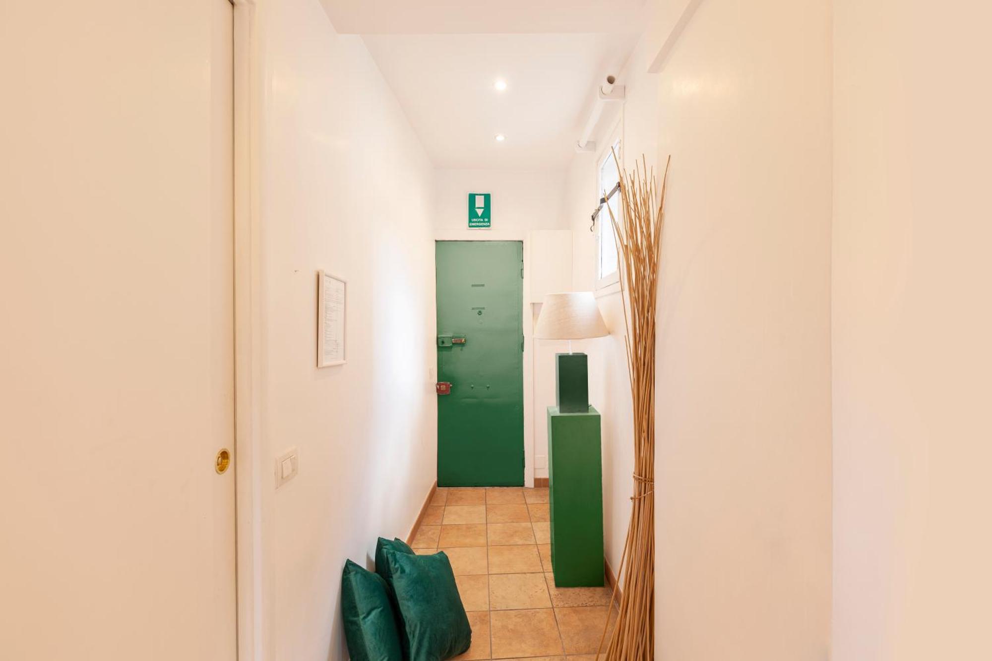 Campo Dei Fiori Sun With Balcony Apartment