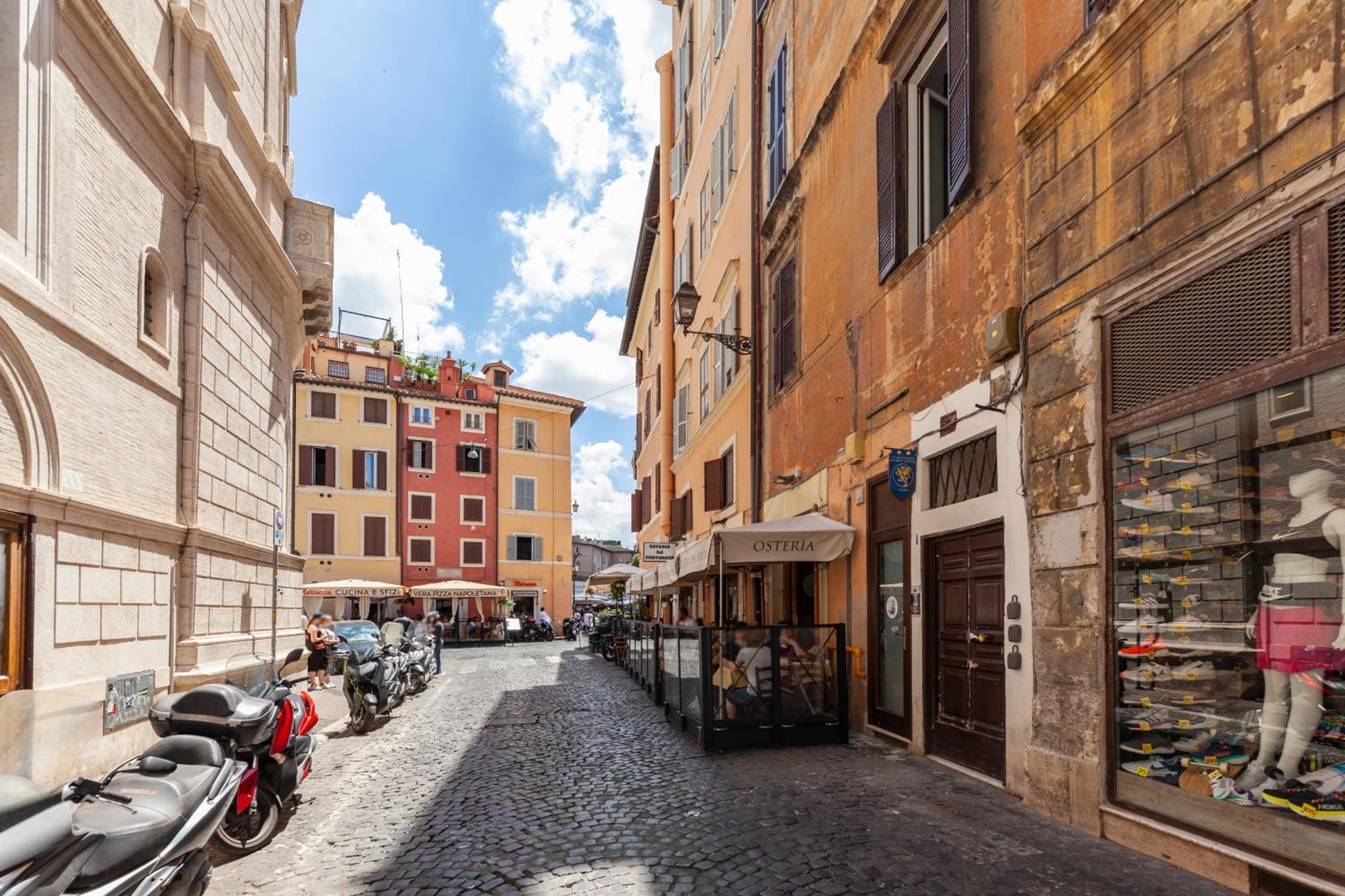 Campo Dei Fiori Sun With Balcony Apartment Rom